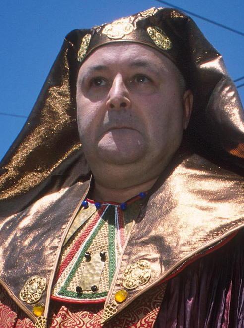 Il Divino Otelma in città Con un aspirante sindaco