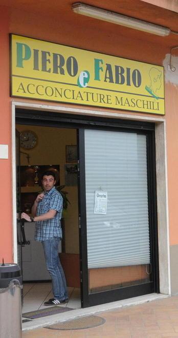 Ladri scalcinati sbagliano negozio 
