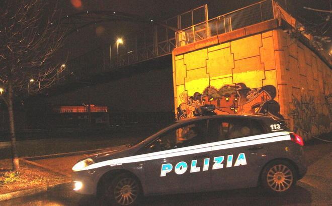 Derubano un passante con la scusa della sigaretta: arrestati 