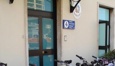 I ladri entrano in casa e le portano via orologi e gioielli: recuperati a Firenze 