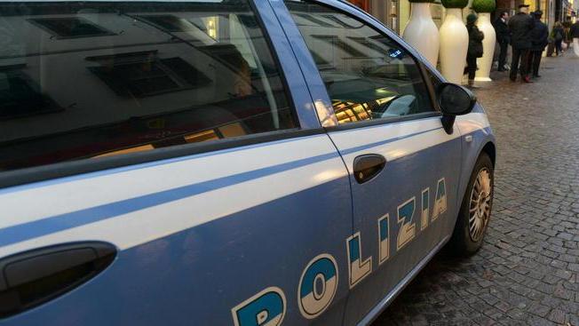 Studenti rubano vestiti, i romeni champagne: denunciati