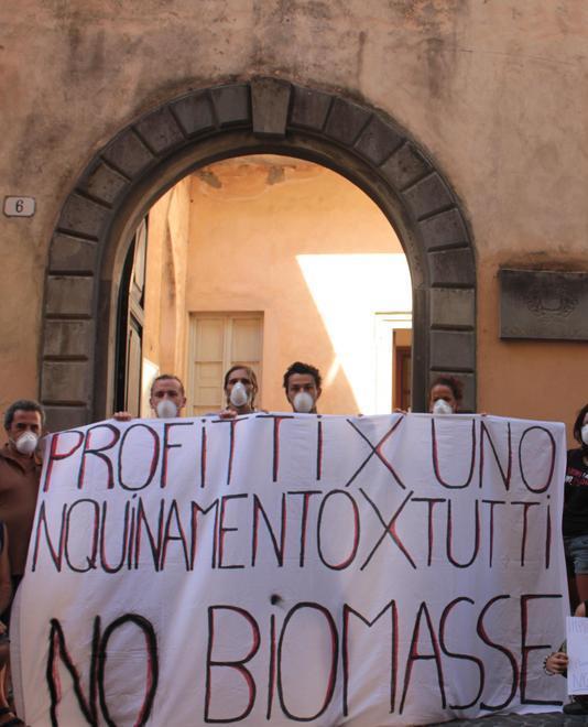 Il comitato agli enti locali: «Chiudete i due impianti»