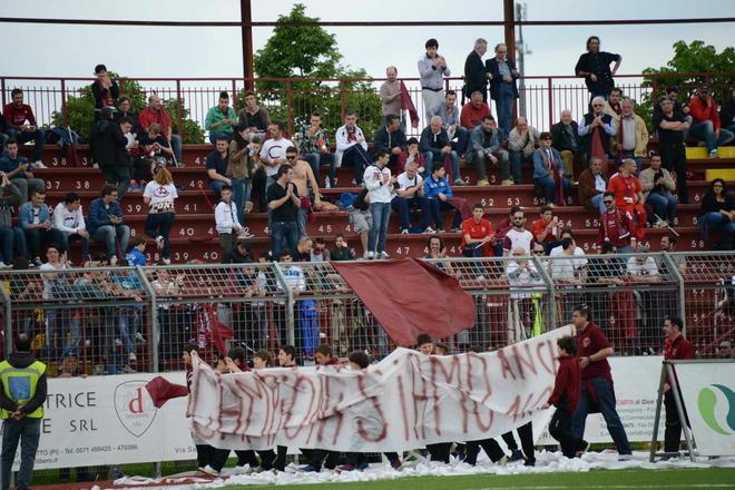 Il popolo granata in festa, prima in campo poi per le vie della città 