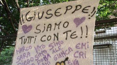 L'incoraggiamento degli amici: "Giuseppe siamo tutti con te"