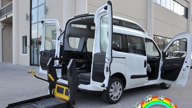 Doblò attrezzato destinato al servizio di aiuto ai disabili
