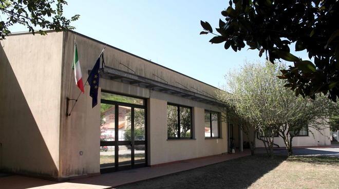 Scuola inagibile, trovati i soldi per rifare il soffitto