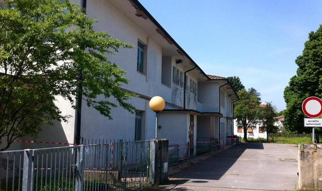 Cadono calcinacci dai cornicioni della scuola primaria