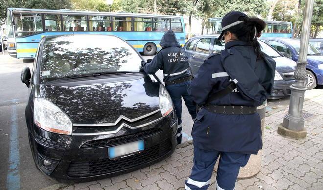 Parcheggi, ancora un mese di tregua poi via alle multe 