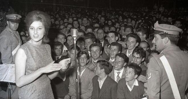 In 80 foto la storia di Lucca attraverso la musica e i concerti