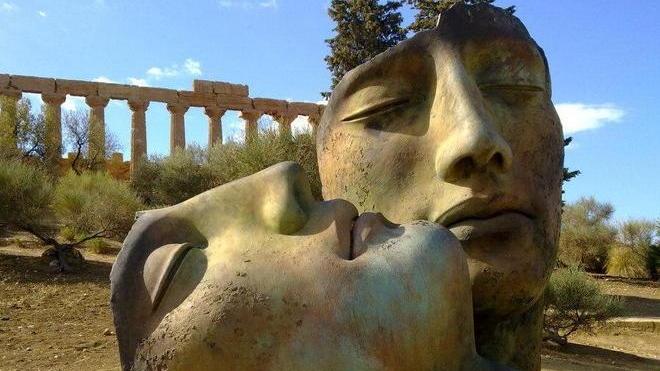Stasera il libro “Un bacio al giorno” martedì il professor Hollington su Dickens