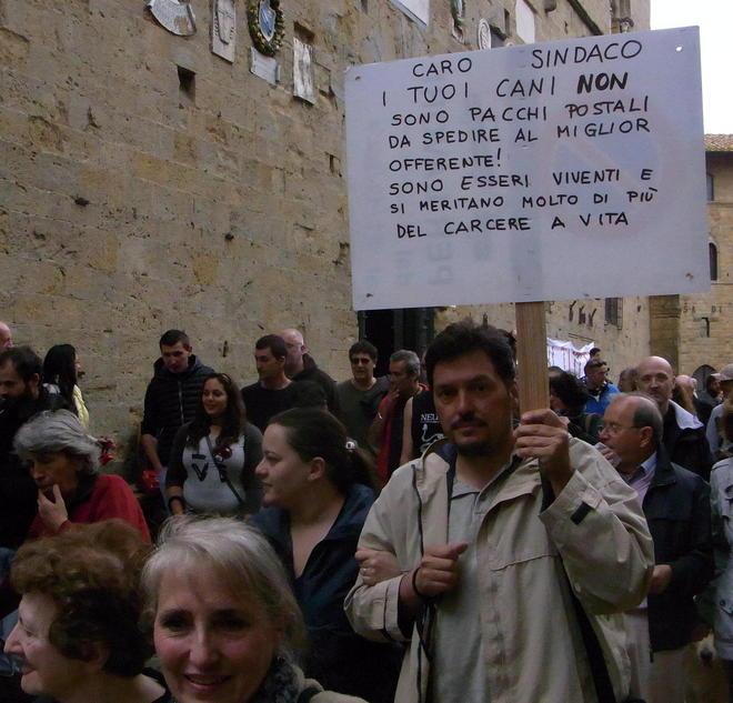 “Se abbaio a Matera, a Volterra non senti”: animalisti in corteo 