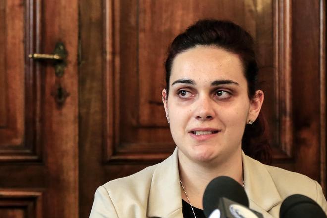 Martina al capezzale del padre: "Ora speriamo in un miracolo" 