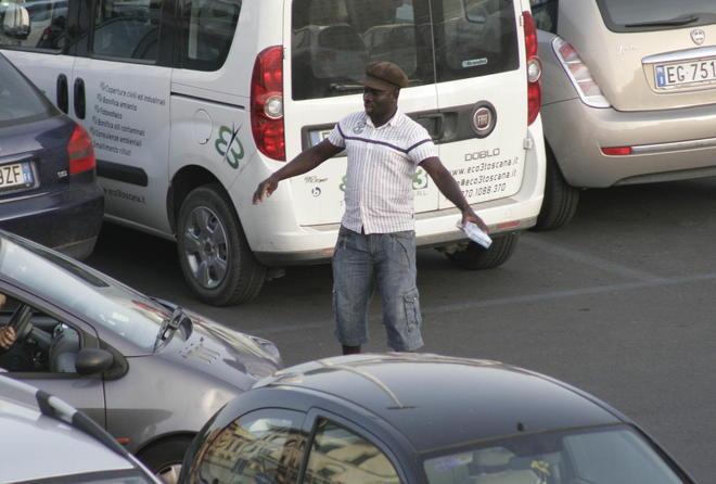In due parcheggi arrivano i vigilantes contro i posteggiatori abusivi 