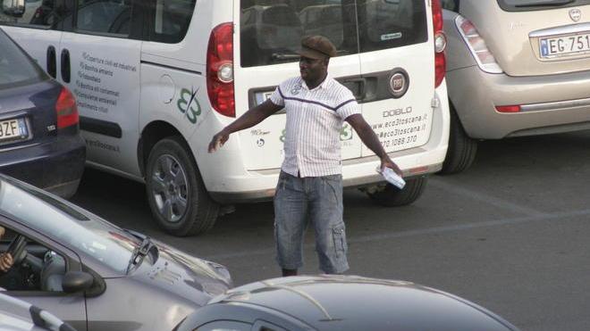 In due parcheggi arrivano i vigilantes contro i posteggiatori abusivi