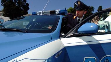 Truffano due anziani fingendosi operatori dell’Aamps