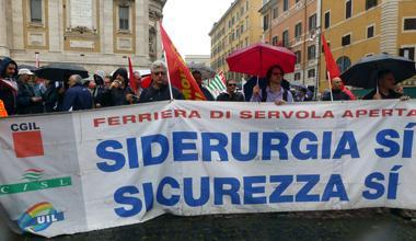 Oltre 600 i lavoratori piombinesi in corteo a Roma 