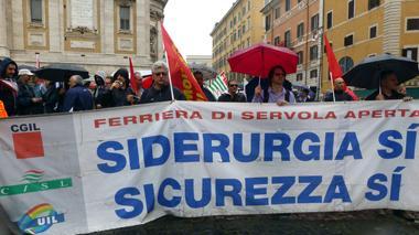 Oltre 600 i lavoratori piombinesi in corteo a Roma