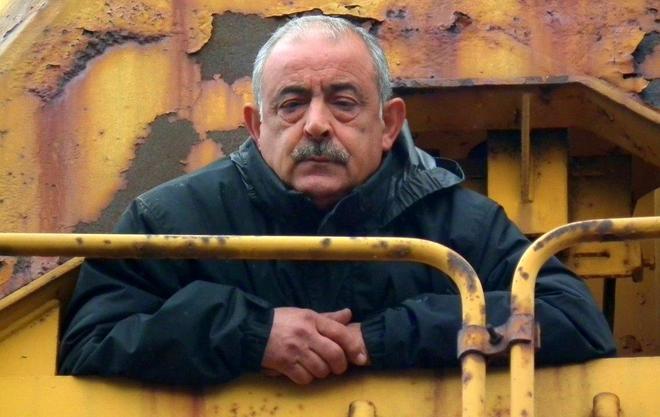 Imprenditore minaccia di lanciarsi dalla gru 