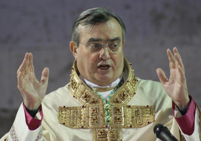 Il vescovo a Martina «La Chiesa pratese prega per suo padre» 
