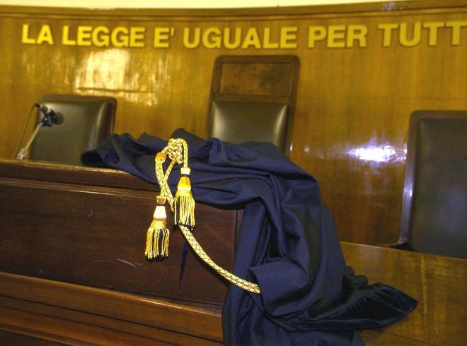 Minaccia l’amante del marito: a processo 