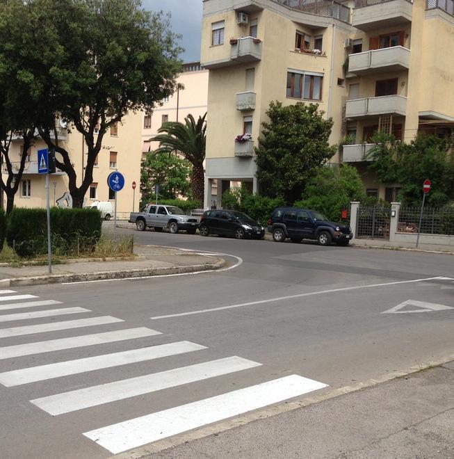 In via del Tiro a segno si litiga sulle nuove strisce 
