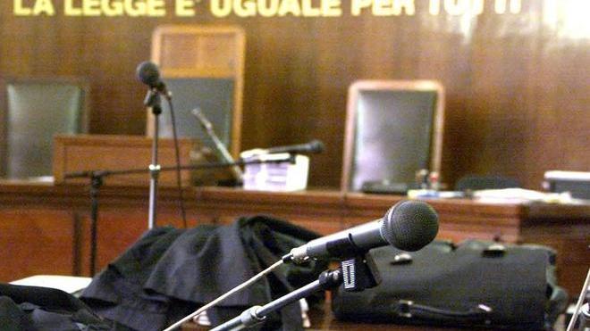Perseguita la rivale in amore