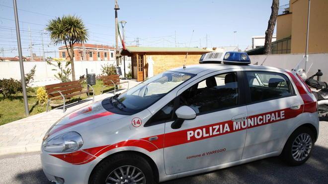 Da Praga a Viareggio: minorenne in fuga soccorsa dai vigili