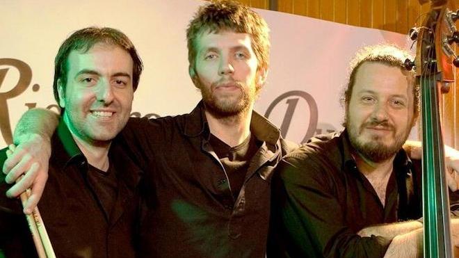 Damn! Organ trio