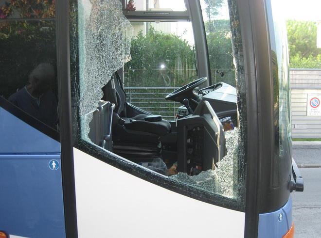 Assalto al bus dei turisti tedeschi: ladri in manette
