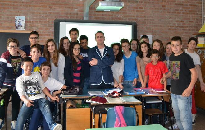 Acqua Village regala a una scuola la lavagna multimediale