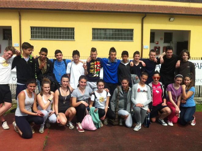 Cade sull’ostacolo troppo alto e s’infortuna 