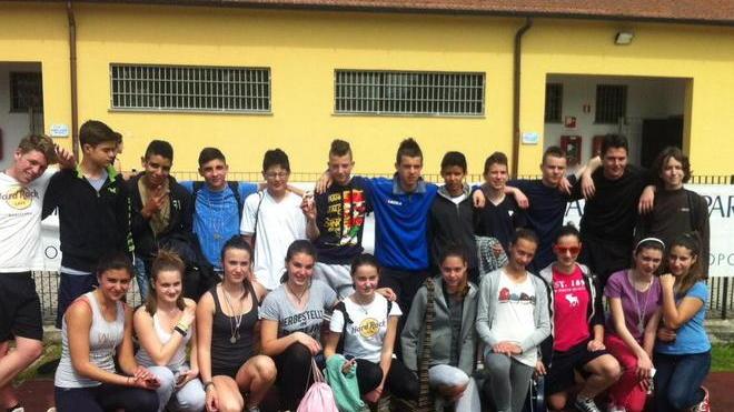 Cade sull’ostacolo troppo alto e s’infortuna