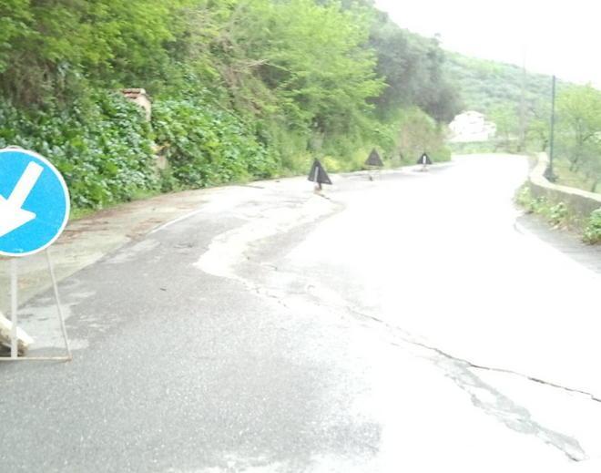 Continua a franare la via che porta al paese