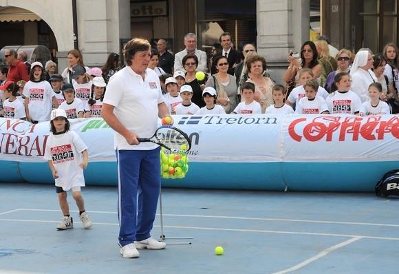 I campioni insegnano lo sport ai bambini 
