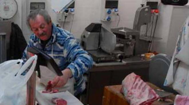 Nuovo crollo al mercato coperto, la rabbia del macellaio 