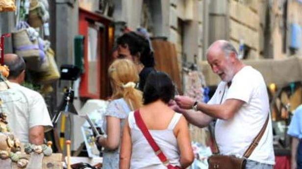 Mercato allargato con prodotti tipici