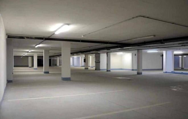 Ex Montecatini, parcheggio quasi deserto 