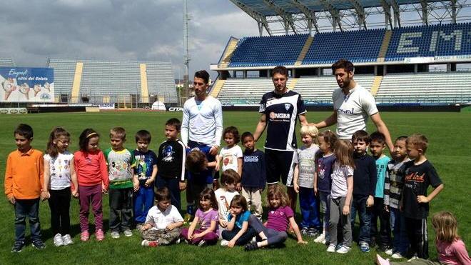 Big Mac diventa portiere per i bambini