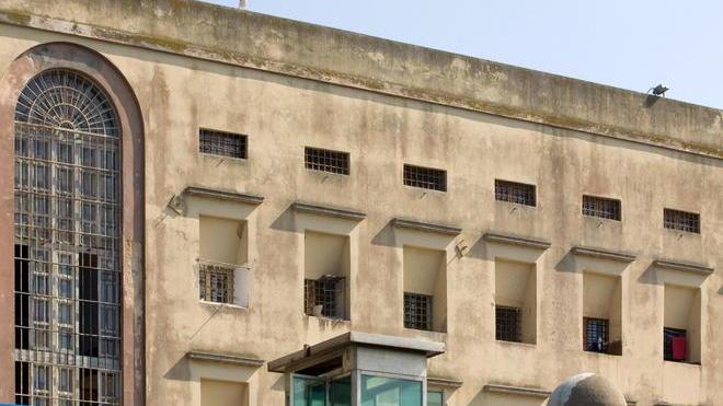 Ruba a casa dell’ex compagno di cella, ma le impronte lo tradiscono