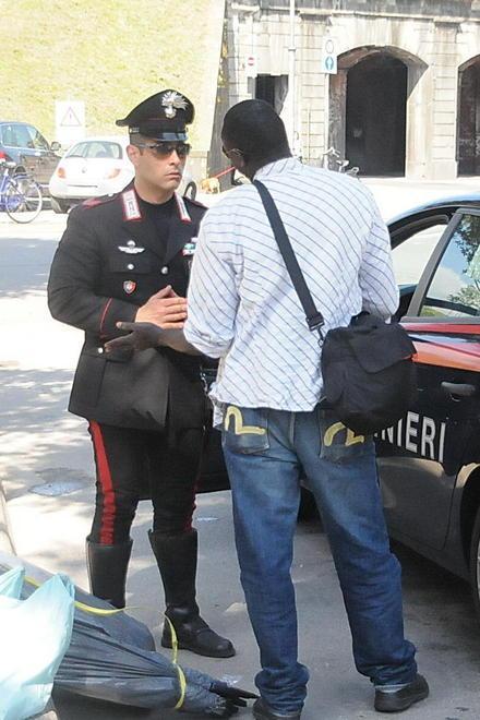 Controlli a tappeto sugli ambulanti e i parcheggiatori abusivi