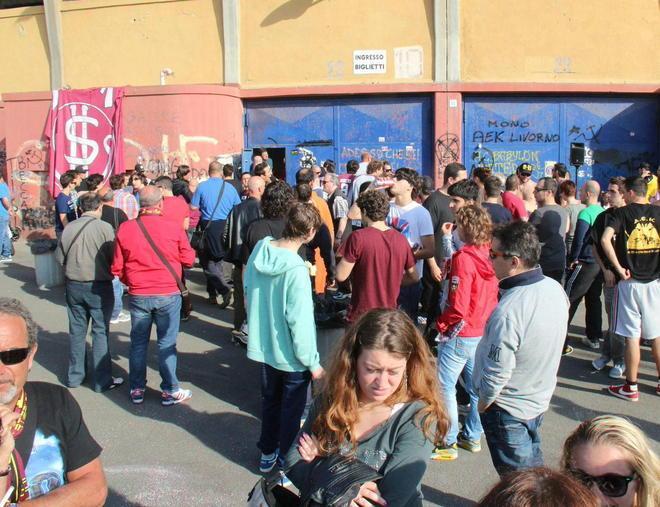 Tifosi, ritrovo alla curva nord che bello l’happening amaranto 