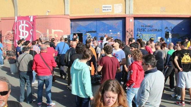 Tifosi, ritrovo alla curva nord che bello l’happening amaranto