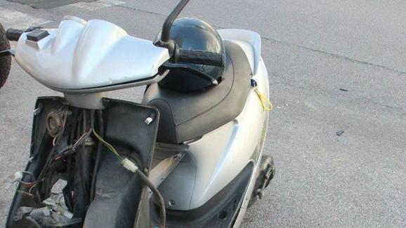 Schianto con il motorino, operaio in coma