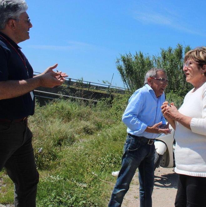 Un fiume di acqua nera a Calambrone 