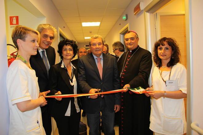 Taglio del nastro per una nuova residenza per anziani 
