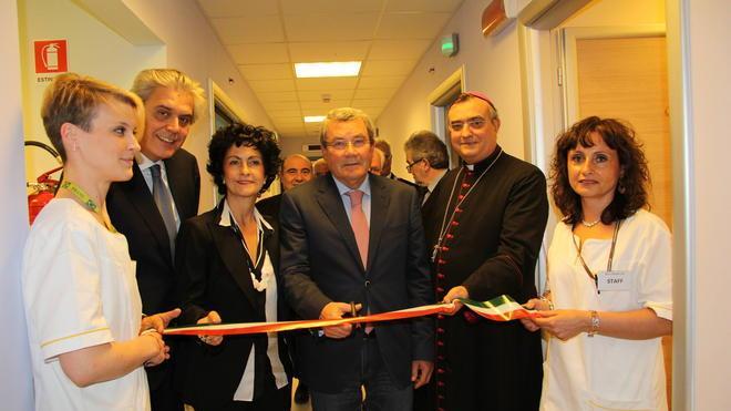 Taglio del nastro per una nuova residenza per anziani