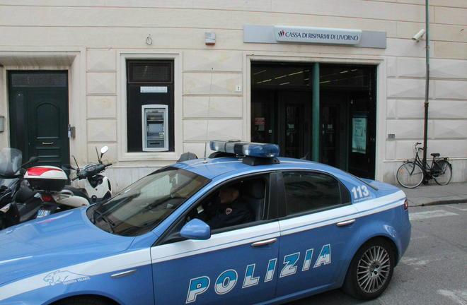 Recuperati dalla polizia tre auto e sette scooter rubati 