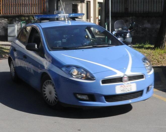 Accoltellato dalla compagna dopo una lite per gelosia 