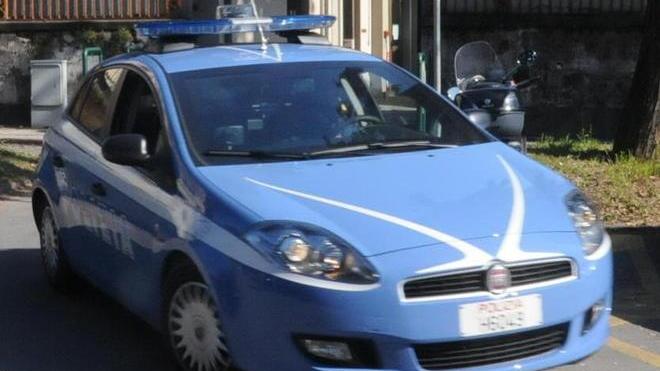 Accoltellato dalla compagna dopo una lite per gelosia