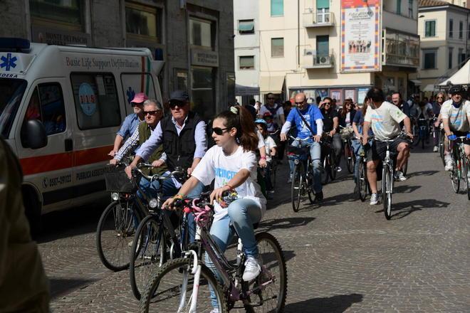 Circa 300 ciclisti alla pedalata ecologica sulle strade di Pontedera 